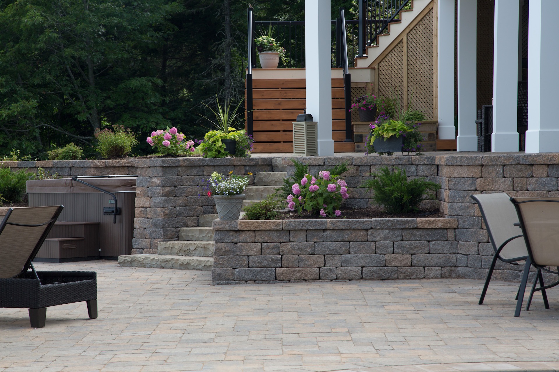Back patio of a home featuring Shaw Brick's Tumbled WallStone products